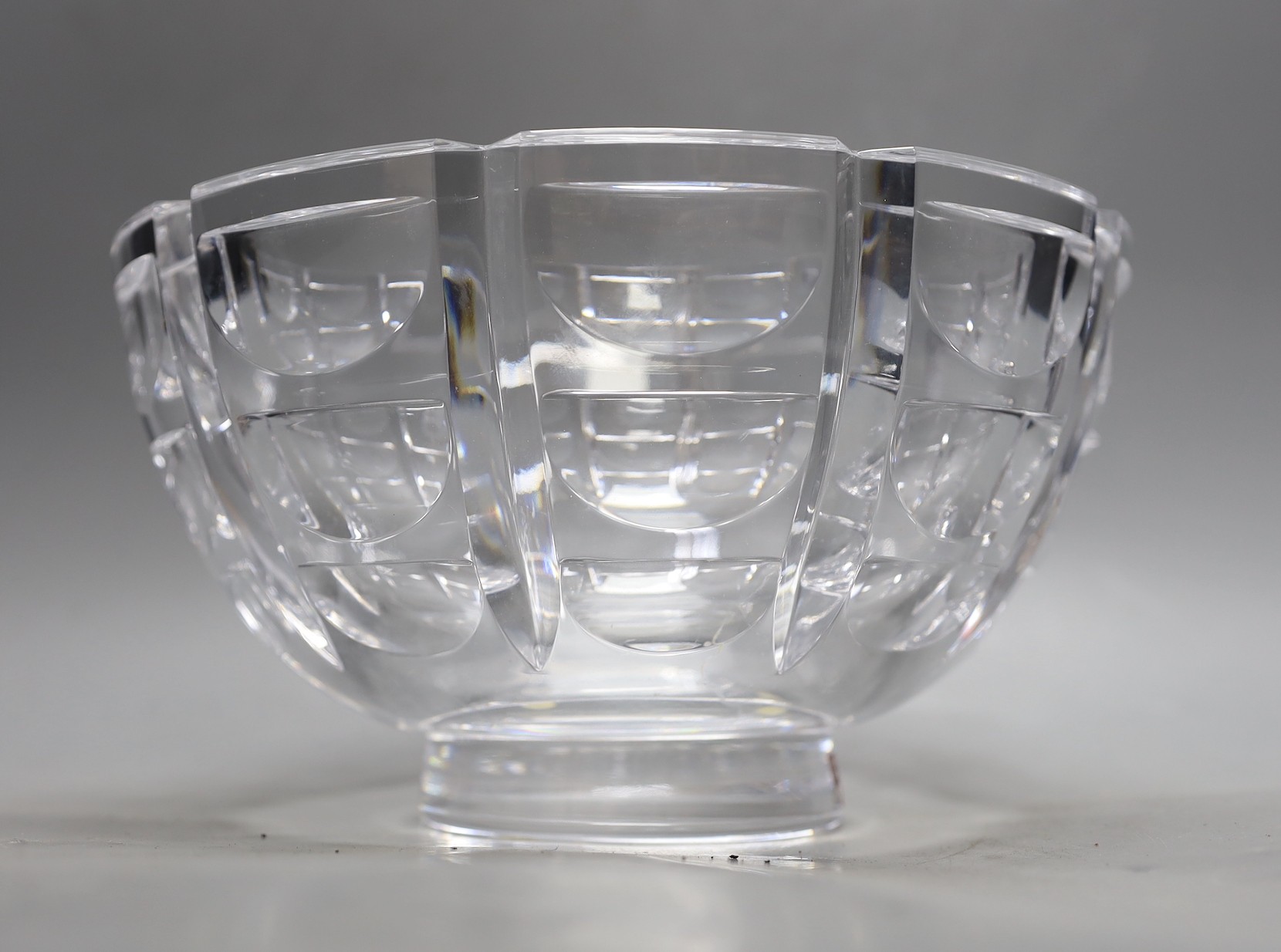 An Orrefors glass fruit bowl, 14cm